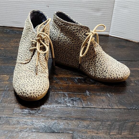 Toms leopard cheetah print Wedge heel boots Booties women's size 6 - Picture 1 of 7